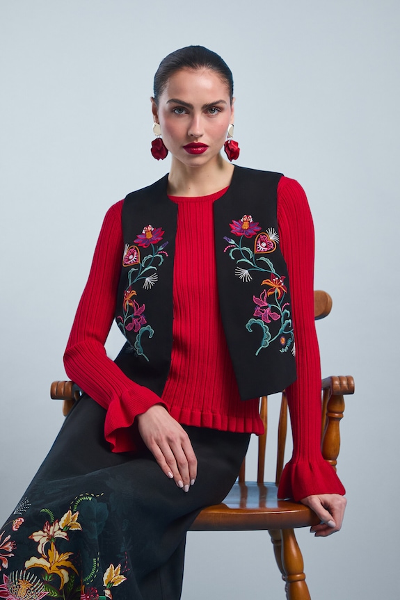 Sweter damski z wiskozą z fakturą gładkie czerwony RS26-SWD406