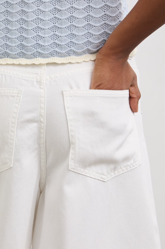 Bermudy damskie z lyocellem regular waist biały RS26-SZD800