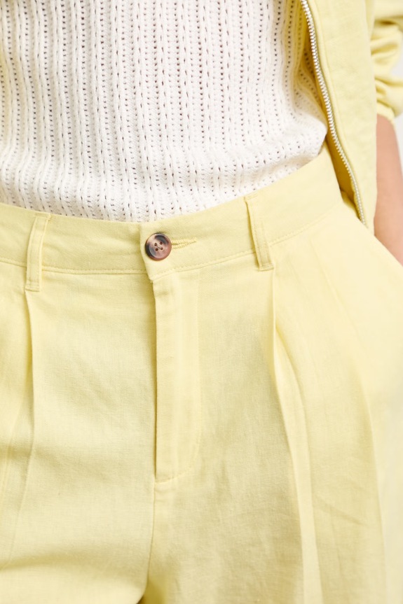Bermudy damskie z lnem gładkie żółty RS26-SZD904