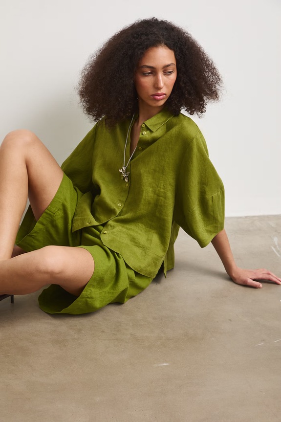 Bermudy damskie z lnem gładkie RS26-SZD904 zielony RS26