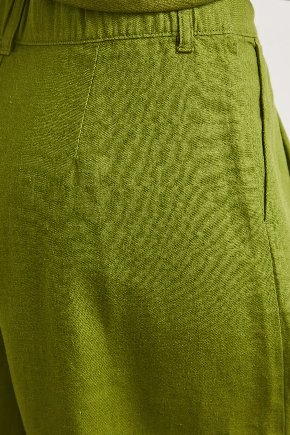 Bermudy damskie z lnem gładkie RS26-SZD904 zielony