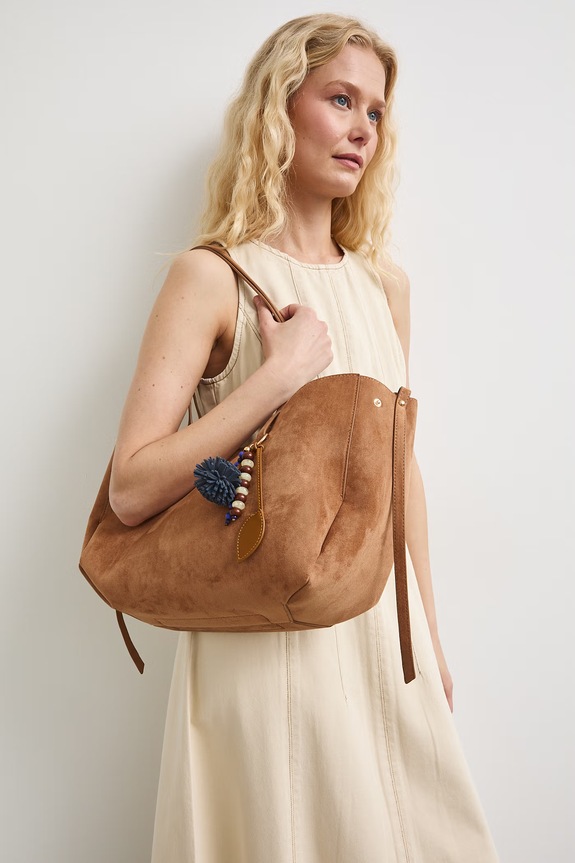 Shopperka damska z imitacji zamszu z brelokiem RS26-TOD803