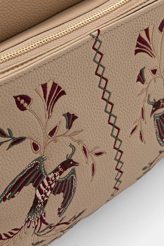 Torebka crossbody damska z imitacji skóry z aplikacją beżowy RS26-TOD908