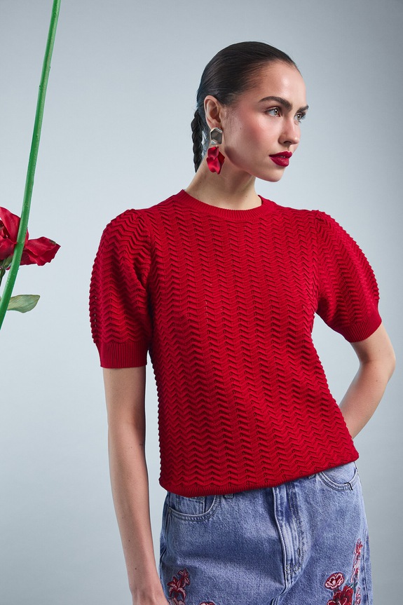 T-shirt damski z wiskozą z fakturą gładkie czerwony RS26-TSD403