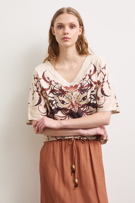 T-shirt damski bawełniany z motywem roślinnym i zwierzęcym beżowy RS26-TSD901