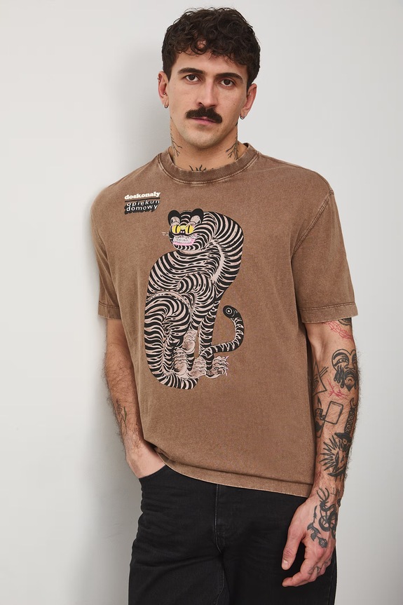 T-shirt męski bawełniany Lola Styrylska, Grafika Polska brązowy RS26-TSM458