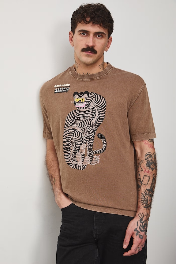 T-shirt męski bawełniany Lola Styrylska, Grafika Polska brązowy RS26-TSM458