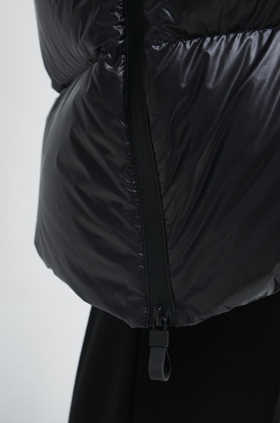 Płaszcz puchowy damski ocieplany kolor czarny RW22.KPD902