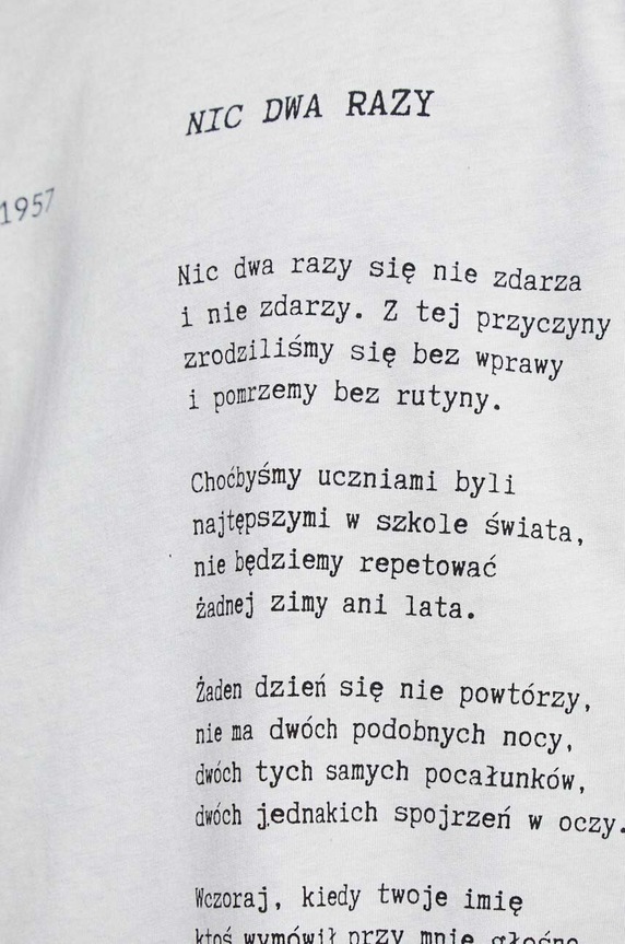 Bavlněné tričko Jubilejní kolekce Nadace W. Szymborské x Medicine šedá barva RW23.TSM354