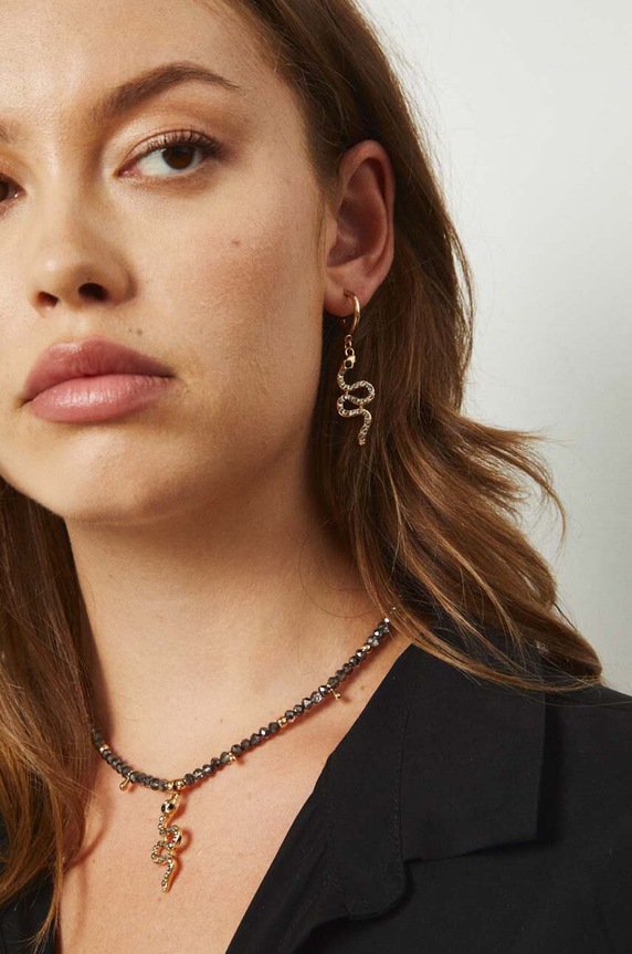 Kolczyki damskie z ozdobnymi zawieszkami kolor złoty złoty RW24-AKD308