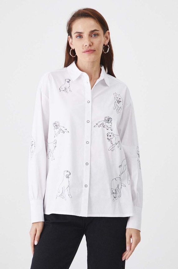 Koszula damska z kolekcji na Dzień Psa z domieszką elastanu z aplikacją kolor biały RW24-KDD430 biały RW24
