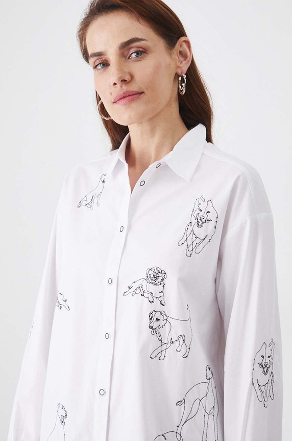 Koszula damska z kolekcji na Dzień Psa z domieszką elastanu z aplikacją kolor biały RW24-KDD430 biały
