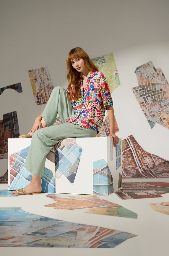 Košeľa dámska oversize z kolekcie Kúzlo miest viac farieb casual viacfarebná RW24-KKD150