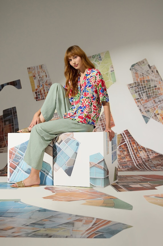 Košeľa dámska oversize z kolekcie Kúzlo miest viac farieb casual viacfarebná RW24-KKD150
