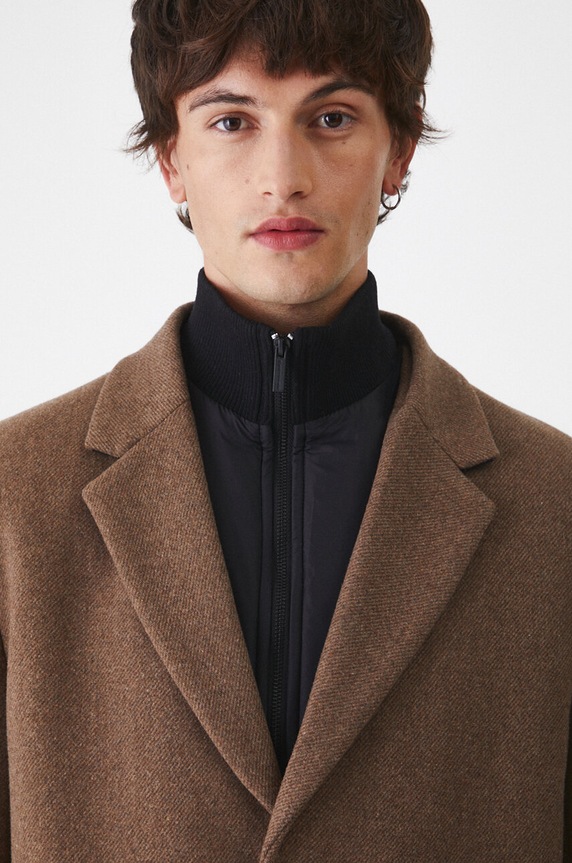 Płaszcz z domieszką wełny męski melanżowy kolor brązowy brązowy RW24-KPM506