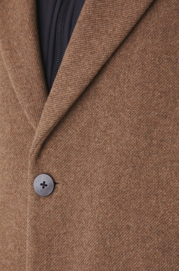 Płaszcz z domieszką wełny męski melanżowy kolor brązowy RW24-KPM506 brązowy