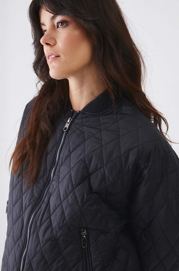 Kurtka bomber damska oversize pikowana kolor czarny RW24-KUD401
