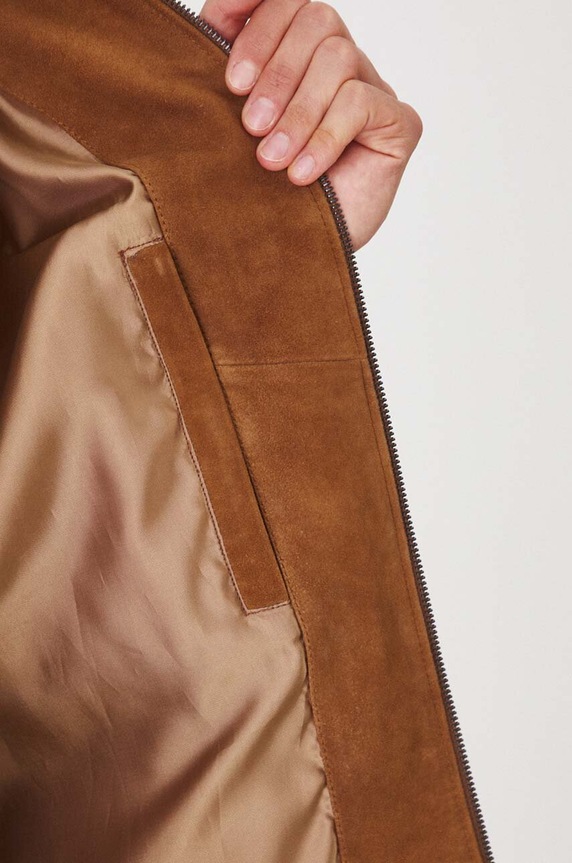 Semišová bunda pánská hnědá barva RW24-KUM310