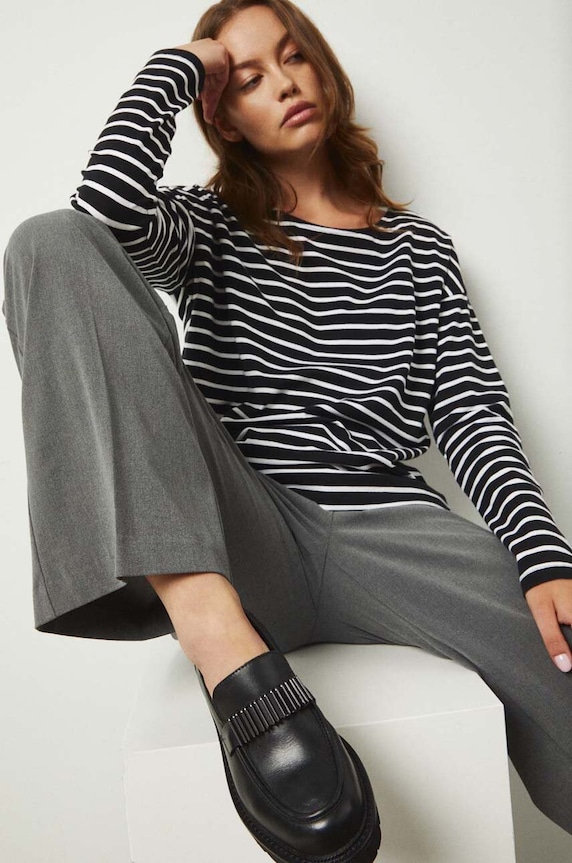 Kožené mokasíny dámské s ozdobnými prvky černá barva RW24-OBD301