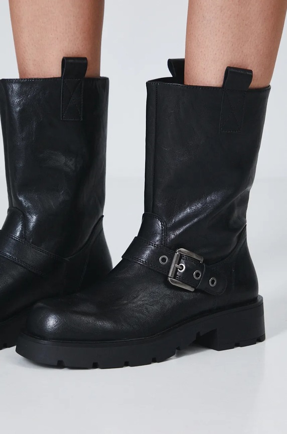 Nízké kozačky dámské s ozdobnou sponou černá barva RW24-OBD702