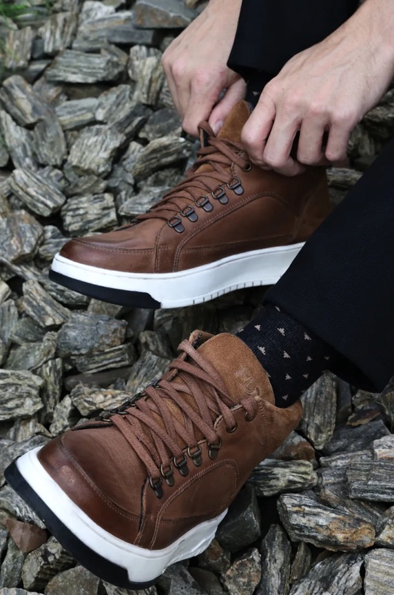 Buty skórzane męskie z zamszowymi wstawkami kolor brązowy casual brązowy RW24-OBM506