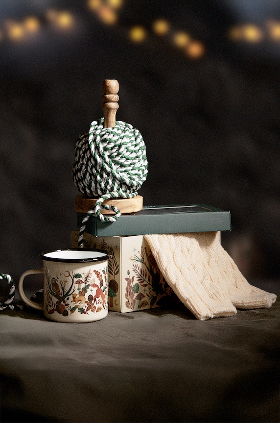 Darčeková sada: hrnček a ponožky vzorované viacfarebná RW24.ROD602