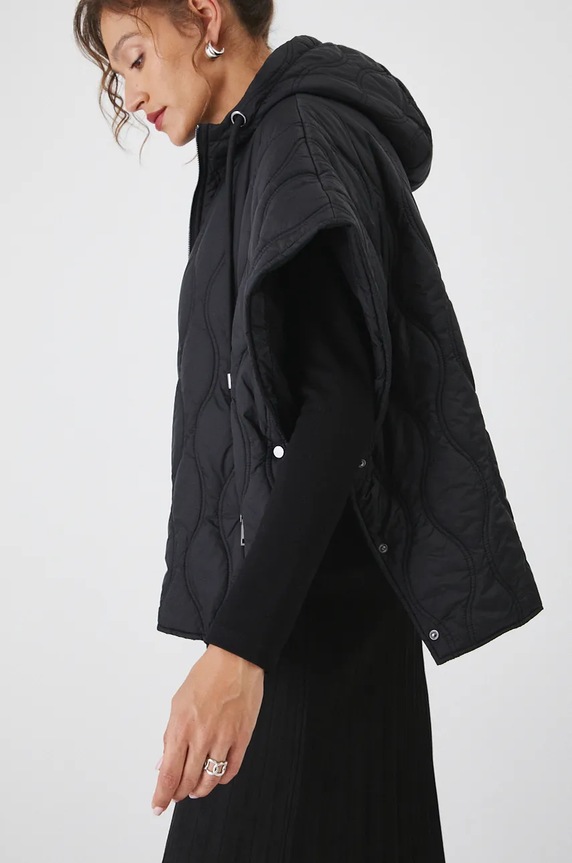 Poncho damskie pikowane kolor czarny lekko ocieplane czarny RW24-SAD507