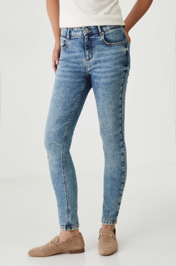 Jeansy damskie skinny z efektem sprania kolor niebieski Basic niebieski RW24-SJD030
