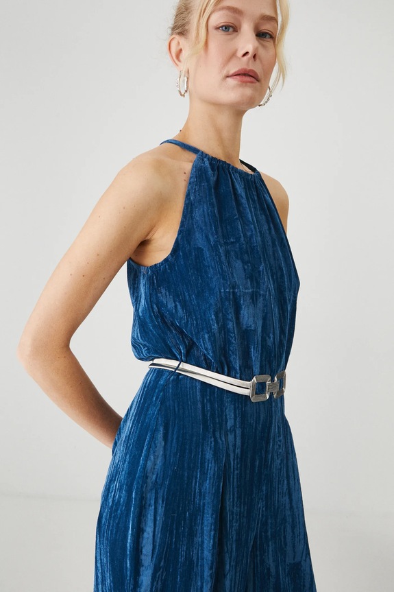 Kombinezon damski z paskiem welurowy kolor niebieski niebieski RW24-SKDB00