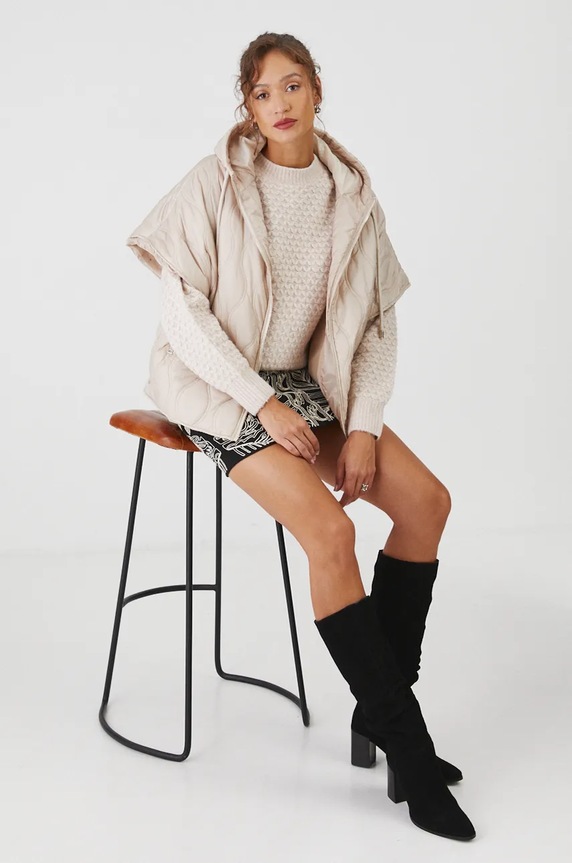 Sweter z domieszką wełny damski z fakturą kolor beżowy RW24-SWD084 beżowy RW24