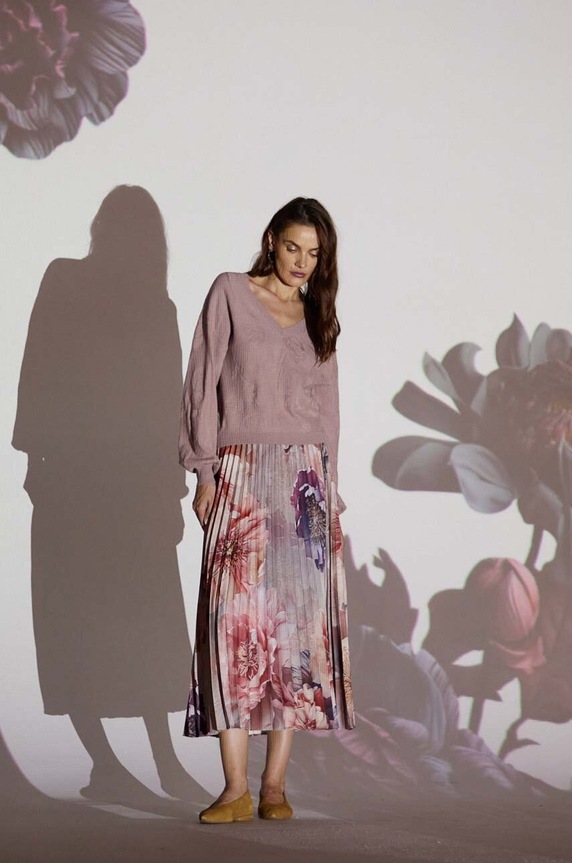 Svetr dámský žakárový vzor růžová barva tenká růžová RW24-SWD410