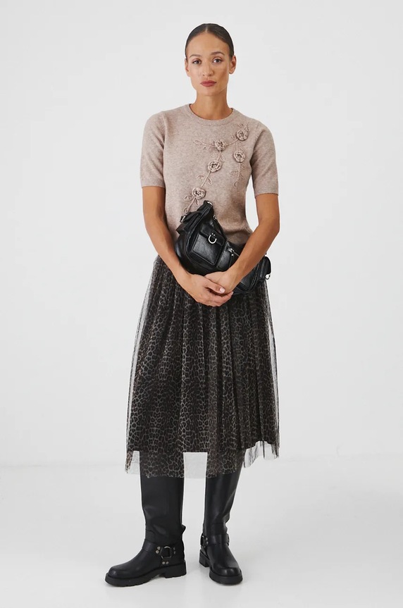 Svetr dámský s ozdobnou aplikací béžová barva RW24-SWDA70 béžová RW24