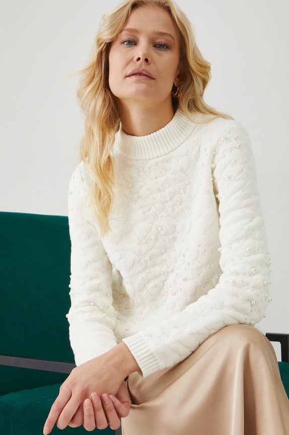 Sweter bawełniany damski z aplikacją kolor beżowy średniej grubości beżowy RW24-SWDB00