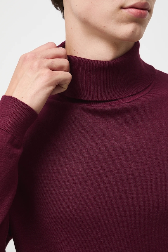 Sweter męski z golfem gładki kolor bordowy RW24-SWM051 bordowy