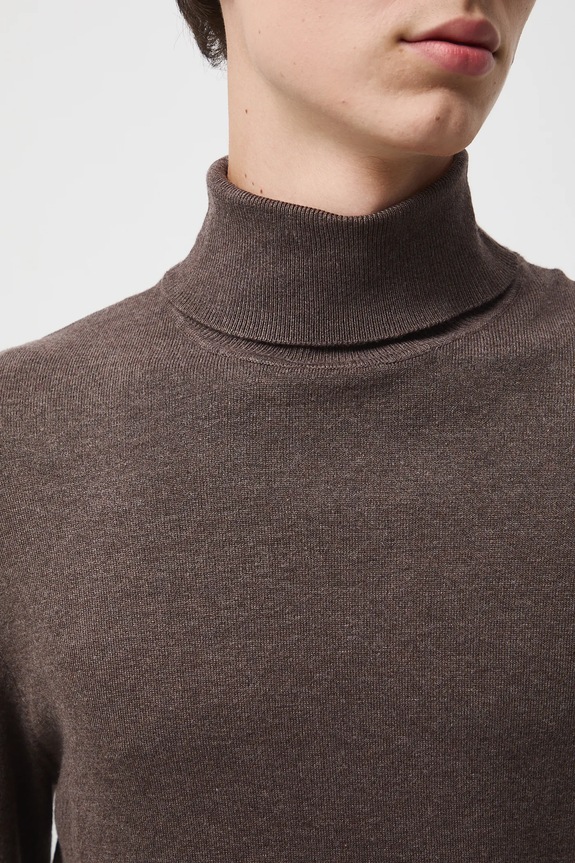 Sweter męski z golfem melanżowy kolor brązowy RW24-SWM051 brązowy