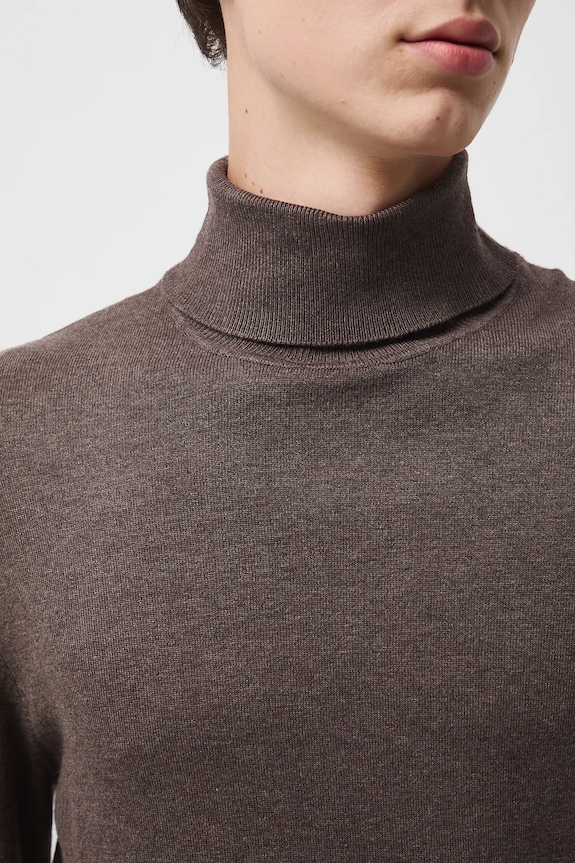 Sweter męski z golfem melanżowy kolor brązowy RW24-SWM051 brązowy