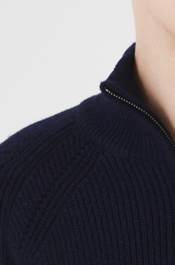 Sweter z domieszką wełny męski z fakturą kolor granatowy RW24-SWM807 granatowy