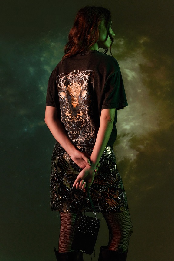 T-shirt bawełniany damski z kolekcji Zodiak - Byk kolor czarny okrągły czarny RW24-TSD951