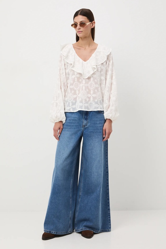 Bluzka damska z ozdobnymi haftami aplikacja beżowy RW25-BDD402