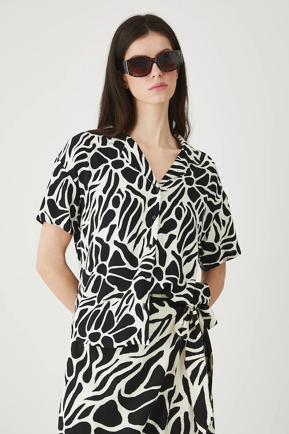 Bluzka damska z wiskozy wzorzysta casual czarny RW25-BKD011