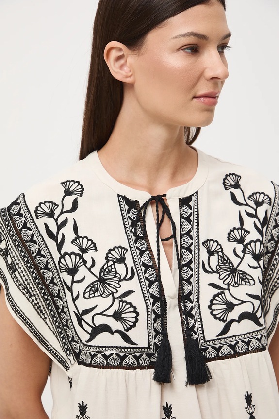 Dámská halenka s volánkem z viskózy béžová RW25-BKD102