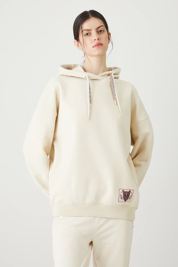Bluza damska z ozdobną naszywką beżowy RW25-BLD011