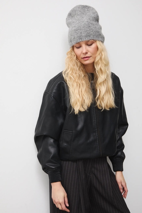 Czapka damska beanie z domieszką wełny owczej i wełny alpaki średniej grubości szary RW25-CDD501