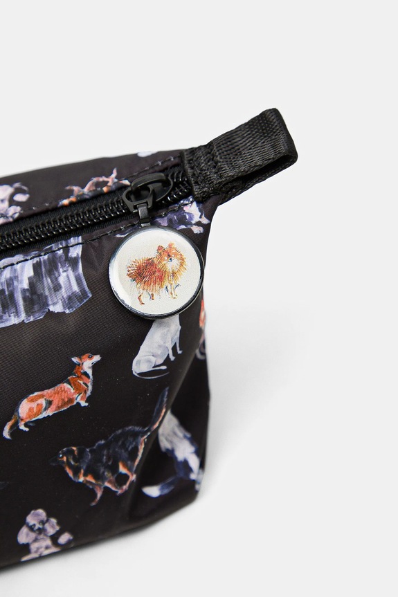 Kosmetická taška ke Dni psů – Zofia Różycka x Medicine černá RW25-COU450