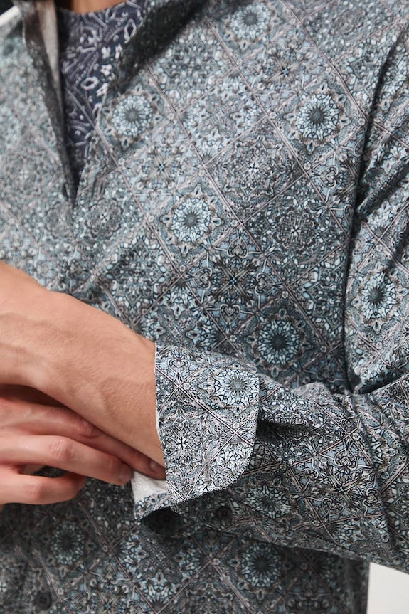 Koszula męska z kołnierzykiem klasycznym wzorzysta RW25-KDM073 multicolor