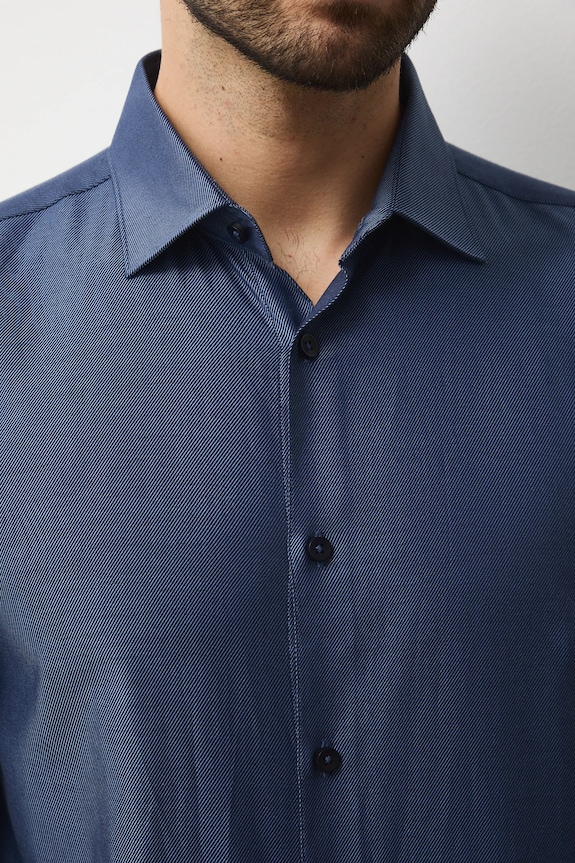 Koszula bawełniana męska z kołnierzykiem klasycznym melanżowa RW25-KDM0B5 granatowy