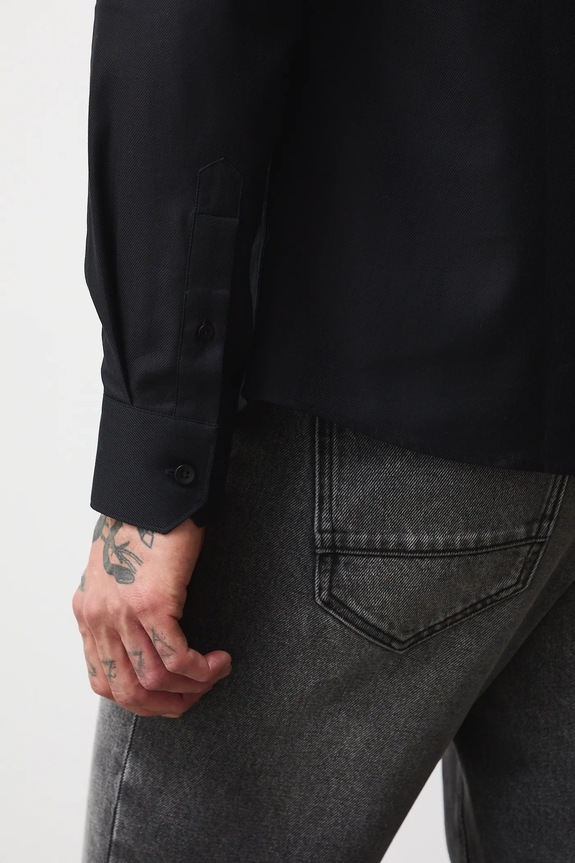 Košeľa s klasickým golierom bez vzoru RW25-KDM0B5 čierna