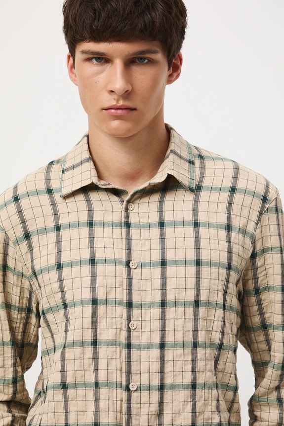Koszula męska z kołnierzykiem klasycznym w kratę beżowy RW25-KDM201