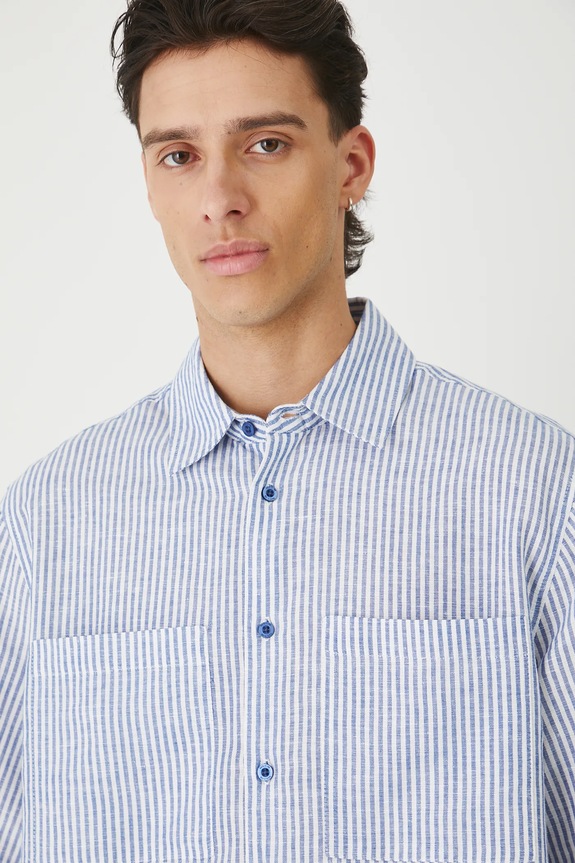 Koszula z lnem męska z kołnierzykiem w pasy niebieski RW25-KKM011
