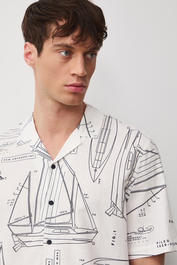 Koszula z lnem męska z kołnierzykiem typu resort wzorzysta RW25-KKM102 biały